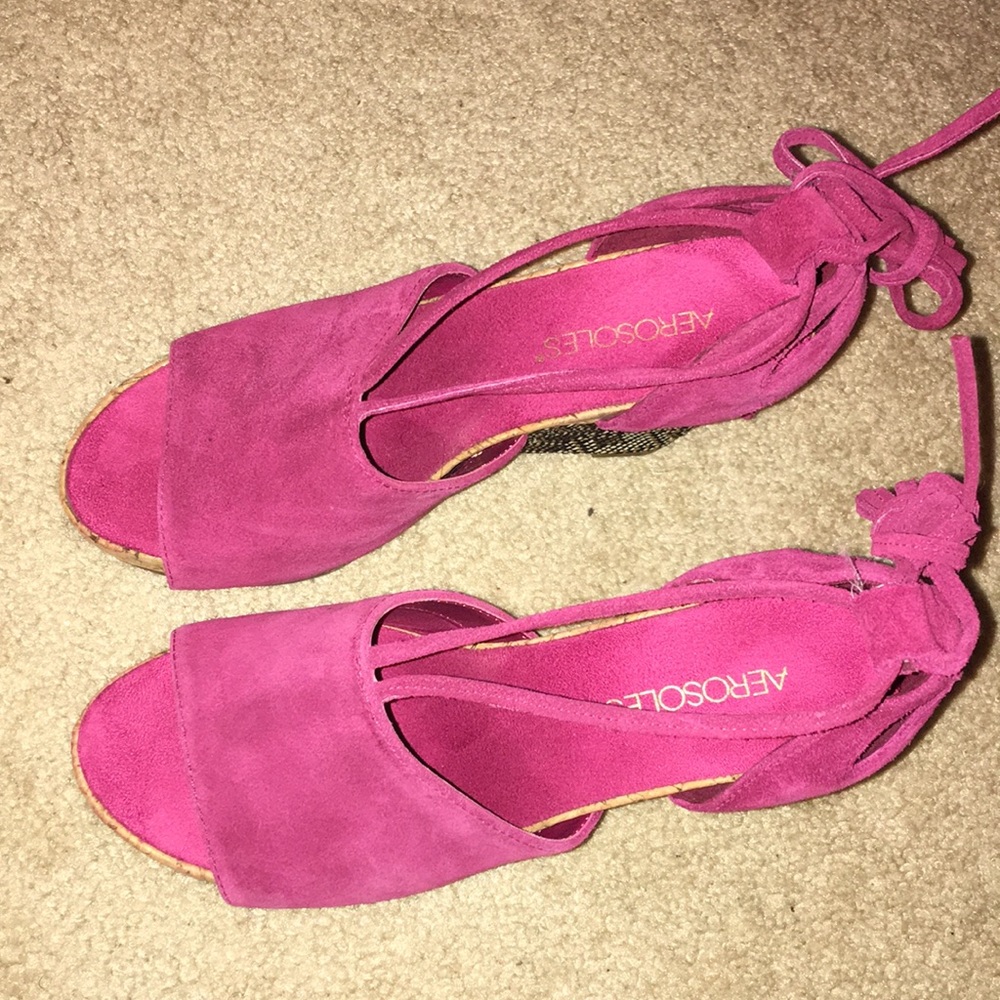 Dark pink suede wedges with braided heel design